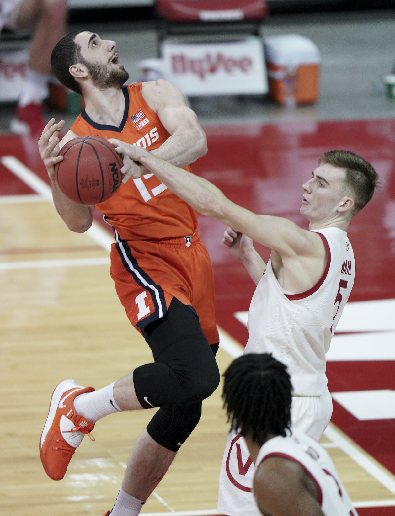 Illinois 74, UW 69